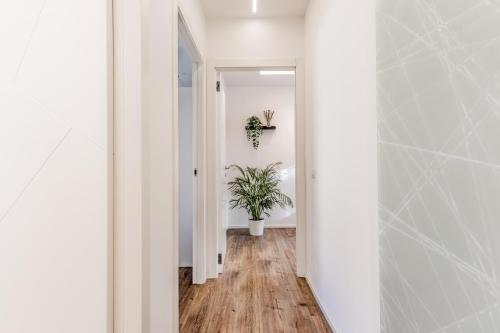 LoungeFloor Metro A Netflix & Wi Fi — 4-Star Luxury Hotel in Rome, Italy