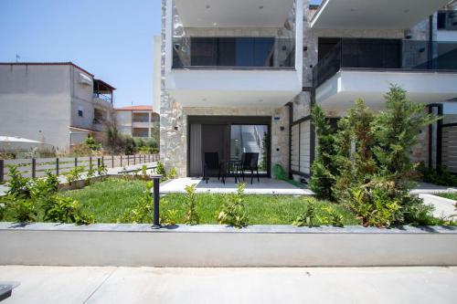 Petrino Compex III Pefkohori by Halkidiki Villas — 4-Star Luxury Hotel in Pefkochori, Greece