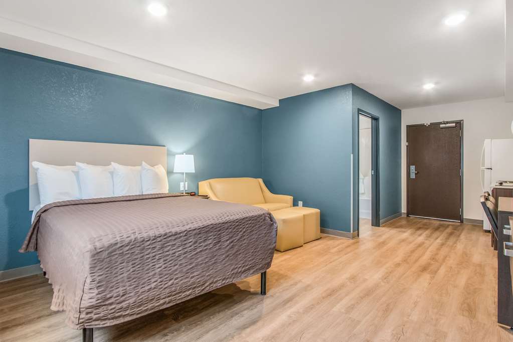 WoodSpring Suites Doral Miami Airport - photo 16