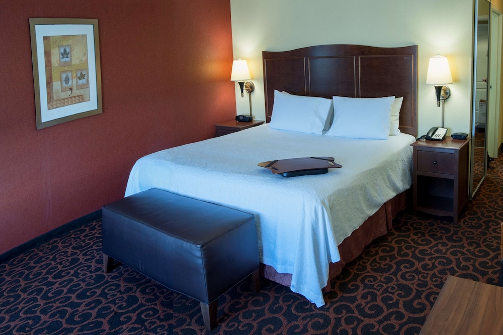 Hampton Inn & Suites Watertown - photo 43