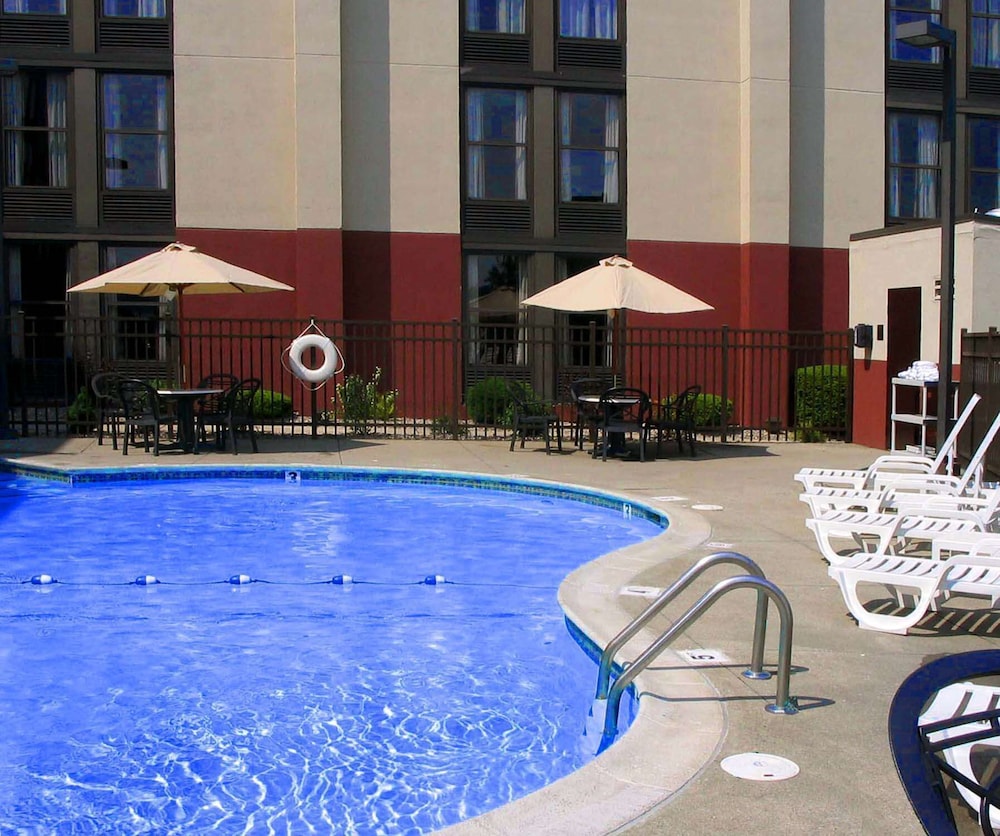 Hampton Inn West Springfield - photo 25