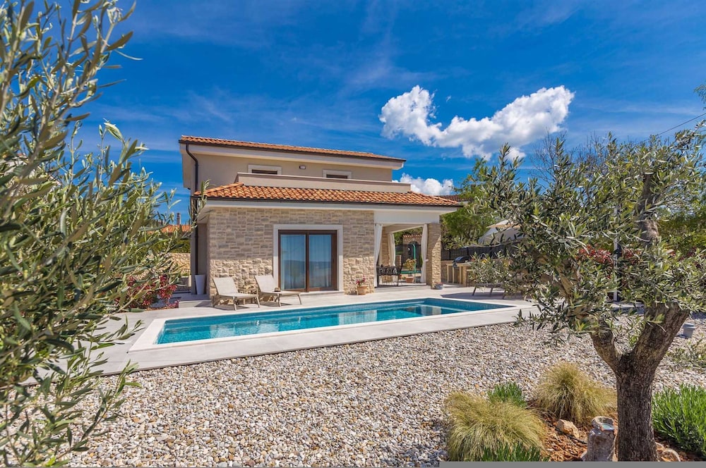 Holiday House Villa Andro — 4-Star Luxury Hotel in Krk, Croatia