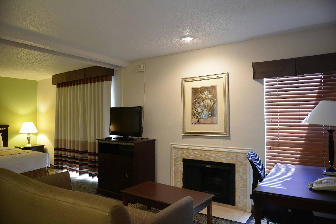 Hawthorn Extended Stay by Wyndham Dallas - photo 4