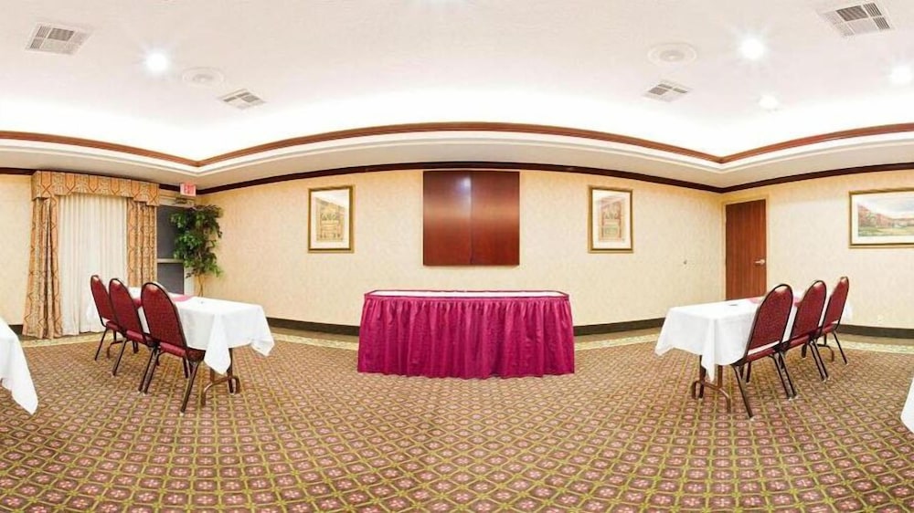 Holiday Inn Express Hotel & Suites Gainesville by IHG - photo 48