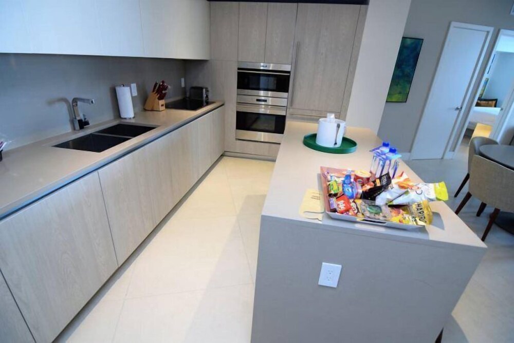 Best Ocean & Bay Views 2 Bed 2 Bath @ Hyde Resort - photo 19