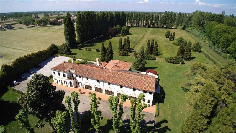 Villa Margherita — 4-Star Luxury Hotel in Mira Taglio, Italy