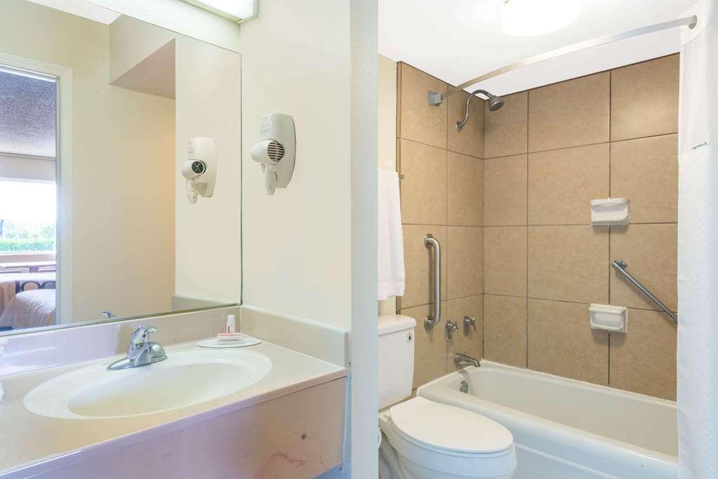 Super 8 by Wyndham Williamsburg - photo 11