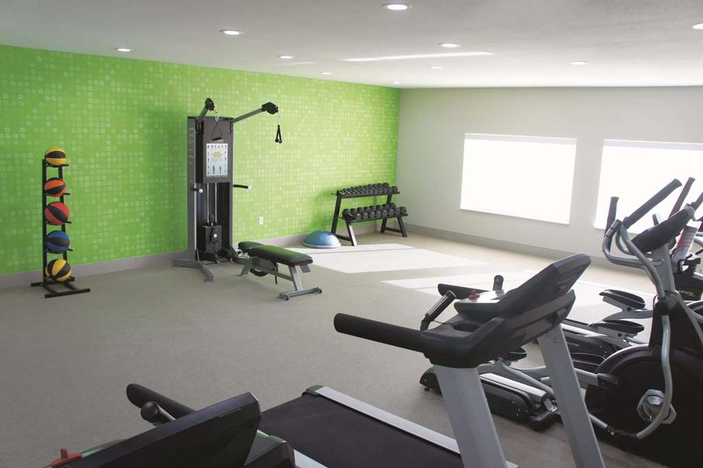 La Quinta Inn & Suites by Wyndham Pittsburg - photo 9
