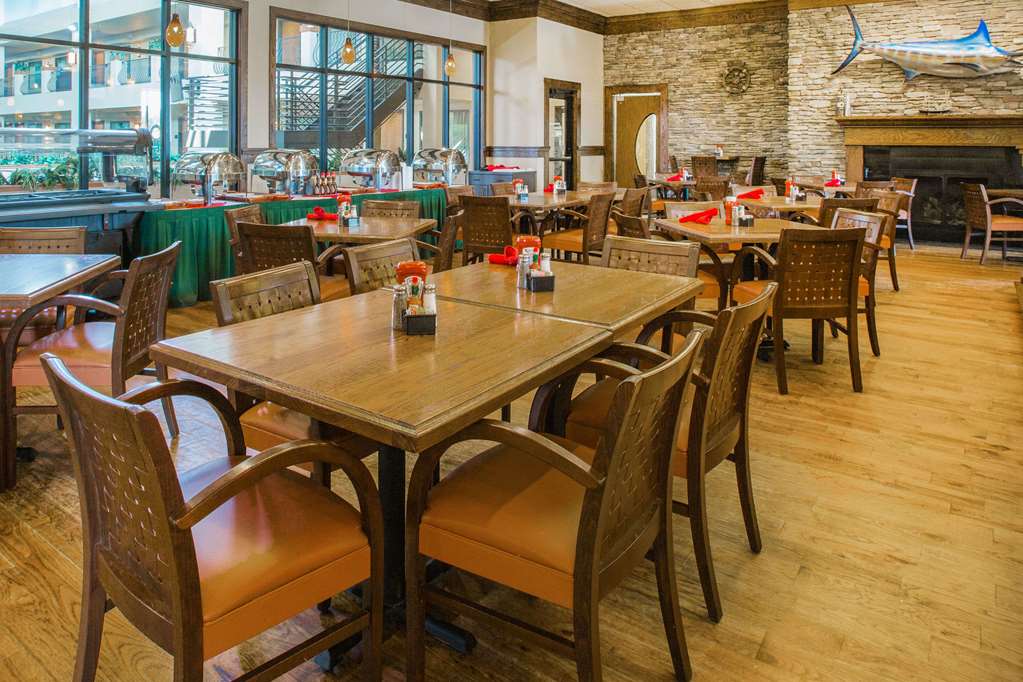 Ramada by Wyndham Des Moines Tropics Resort & Conference Ctr - photo 6