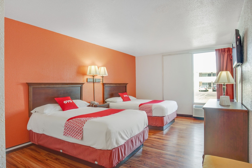 OYO Hotel Mona Lake Muskegon - photo 15