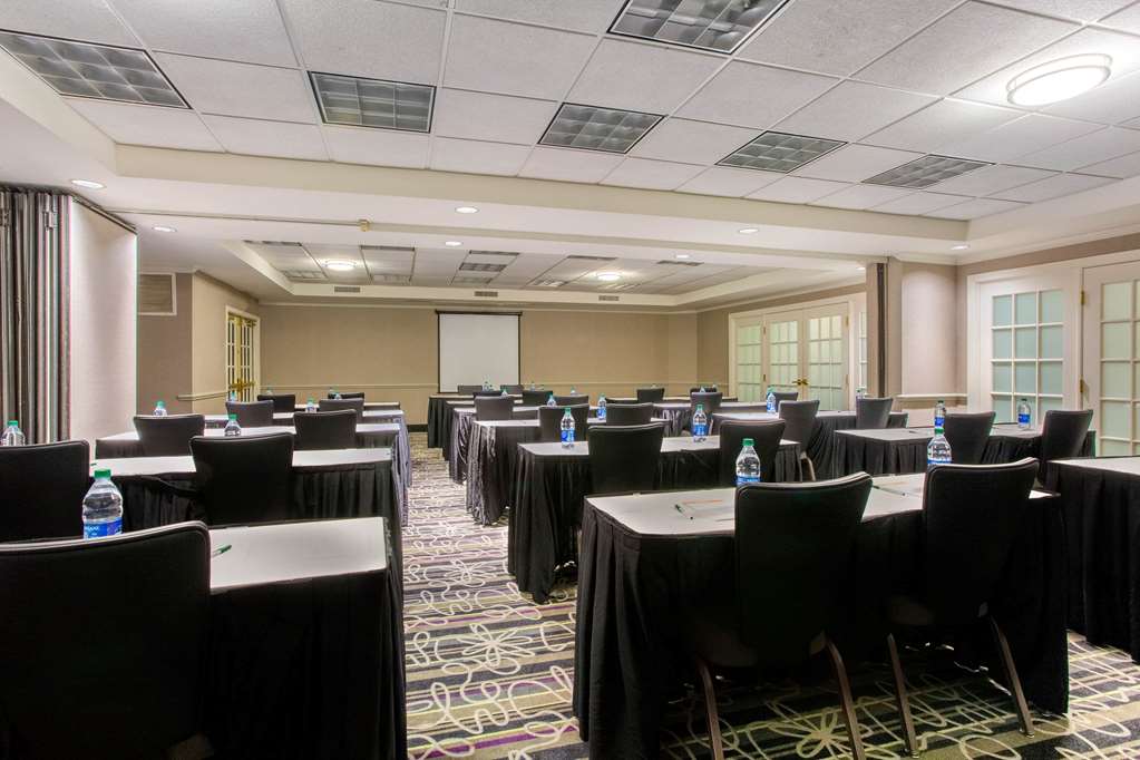 La Quinta Inn & Suites by Wyndham Raleigh Durham Intl AP - photo 24