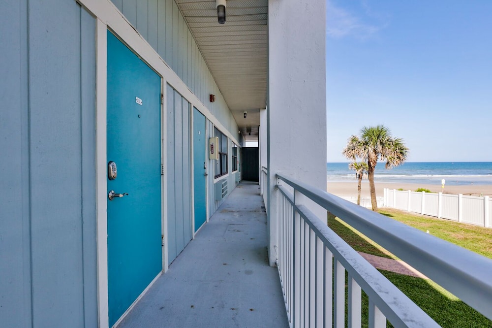 Coastal Waters Inn - photo 208