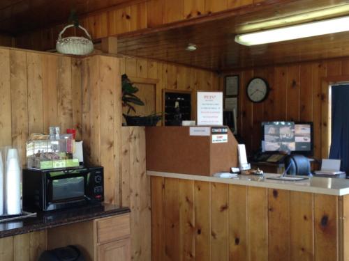 Travelers Inn Motel - photo 11