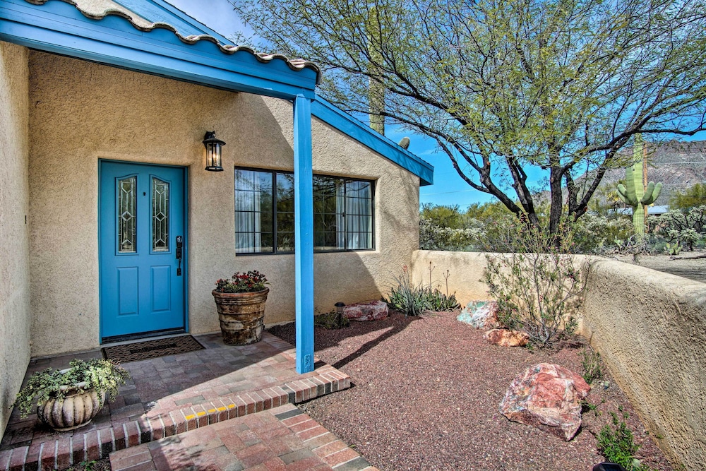 Sunny Tucson Home with Patios on 5 Acres — 4-Star Luxury Hotel in Tucson, United States