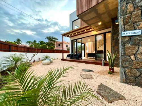 Into the Sea Modern Home Close to the Beach — 4-Star Luxury Hotel in Albion, Mauritius