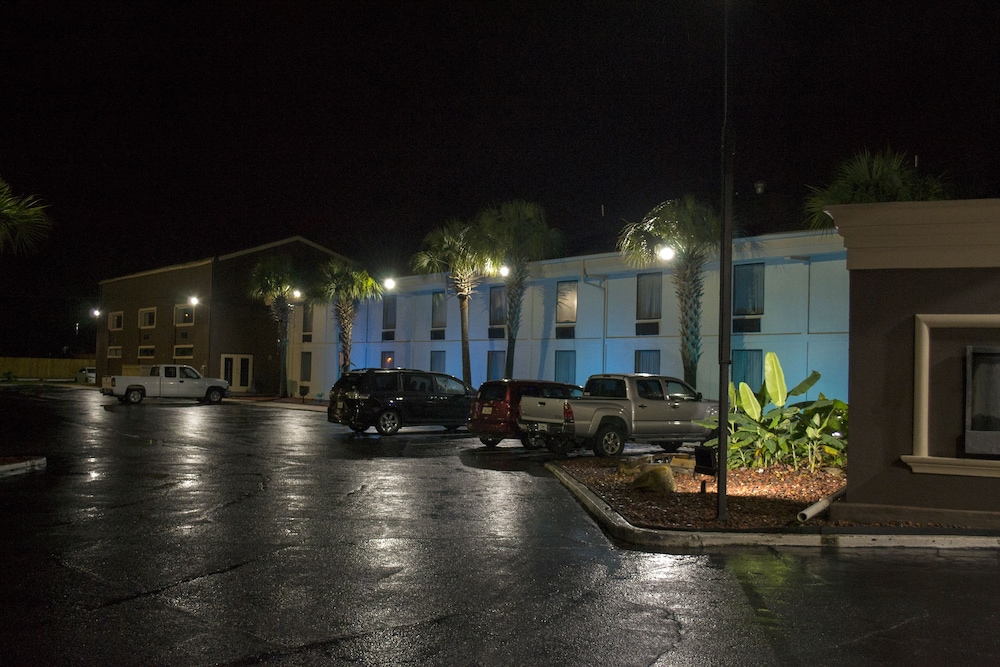 Baymont by Wyndham Pensacola - photo 16