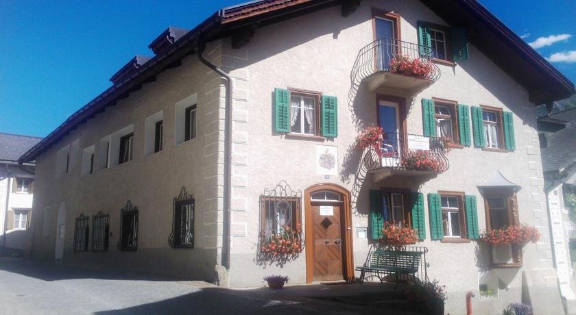 B&B Hotel & Appartements Chasa Valär in Scuol, Switzerland