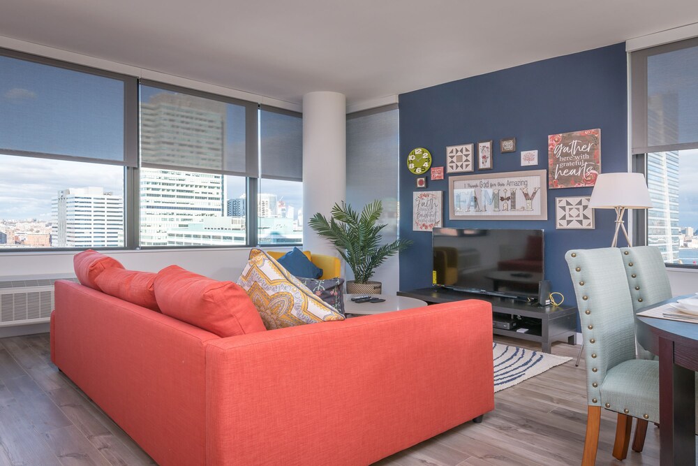 Dream Home Luxury Suites — 4-Star Luxury Hotel in Jersey City, United States
