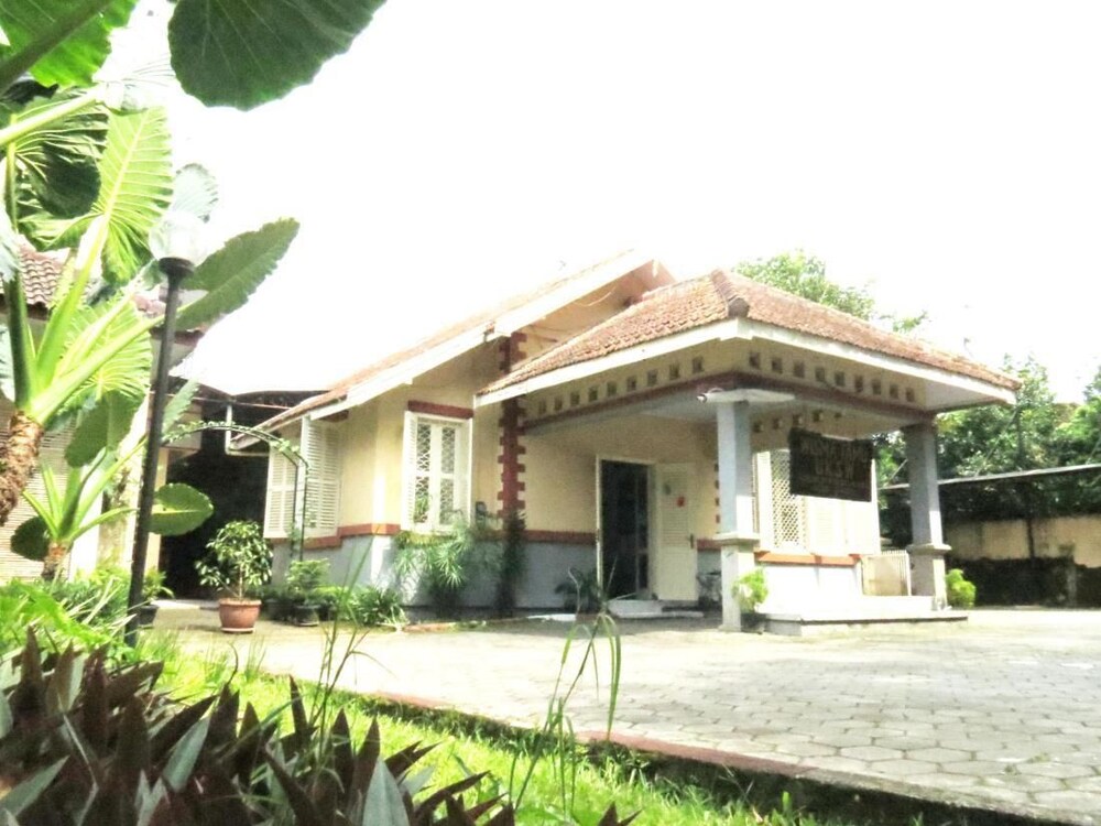 Wisma Tamu Uksw — hotel in Salatiga