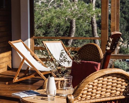 Nature House with a wooden porch Pasika house Tonka — 4-Star Luxury Hotel in Pucisca, Croatia