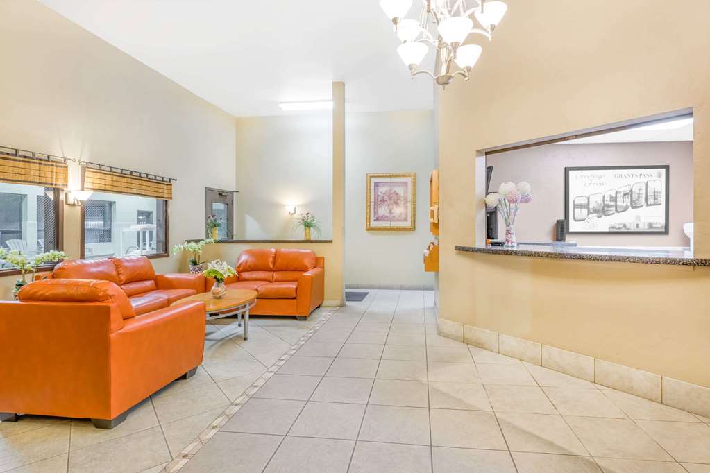 Super 8 by Wyndham Grants Pass - photo 3