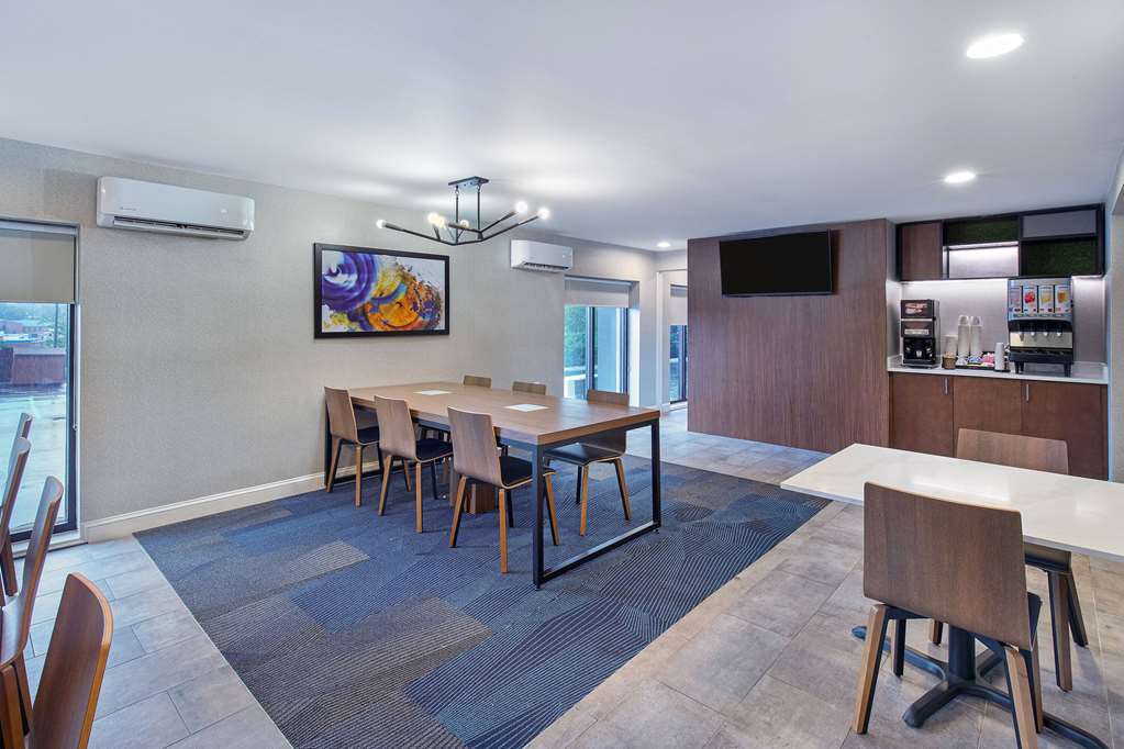 La Quinta Inn & Suites by Wyndham Nashville Airport - photo 26