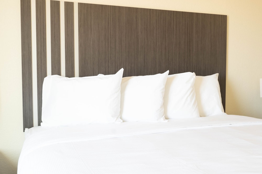Iron Creek Inn & Suites - photo 6