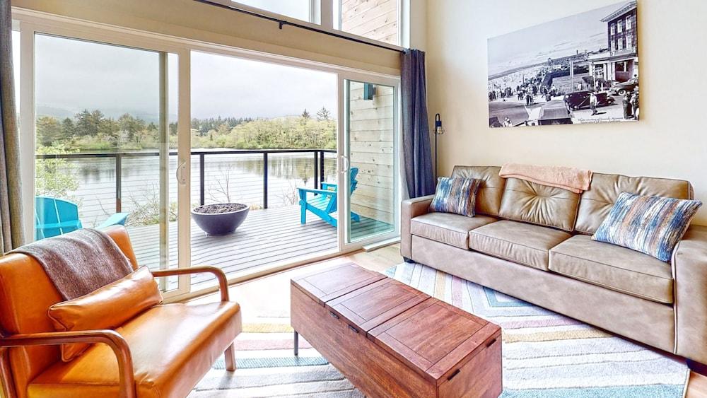 The Commons Urban Coastal Lodging - photo 4