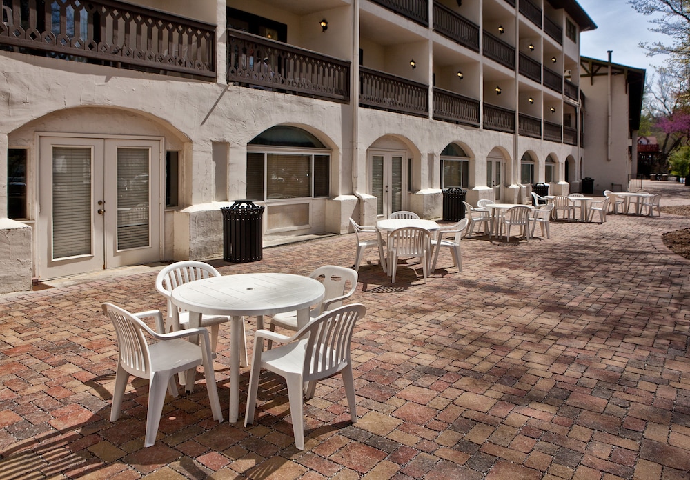 Helendorf River Inn Suites & Conference Center - photo 22