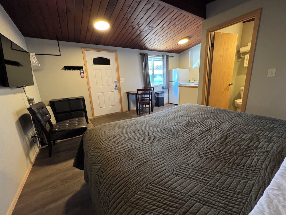 The Pioneer Motel - photo 11