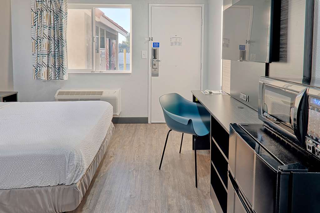 Motel 6 Lancaster CA - photo 11