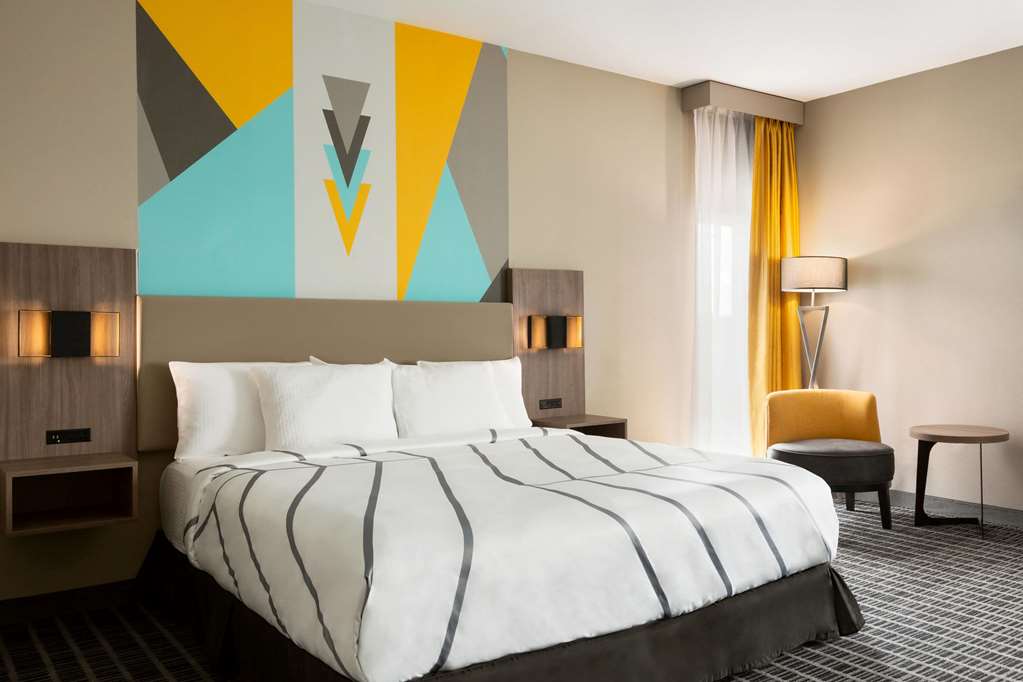 La Quinta Inn & Suites by Wyndham Richmond Sugarland - photo 26