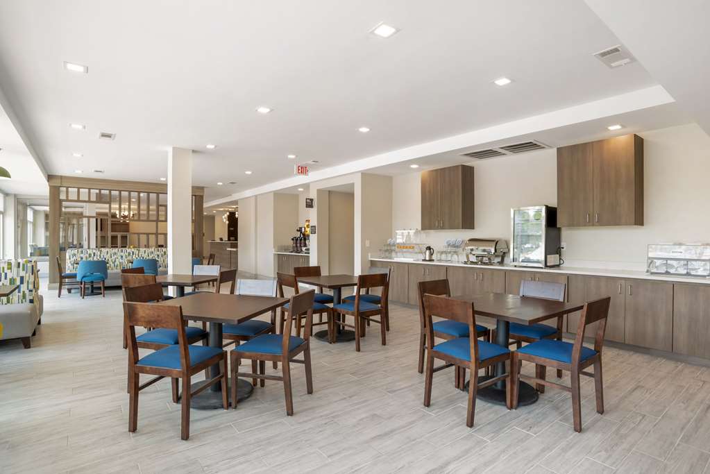 Comfort Inn and Suites Destin Near Henderson Beach - photo 46