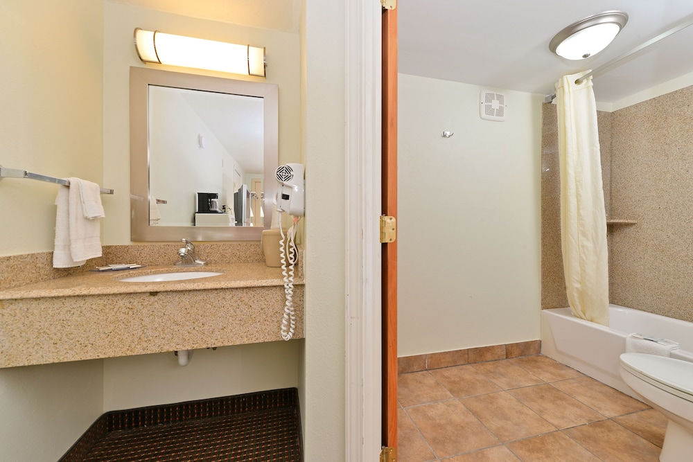 Eagle Inn Charleston - photo 15