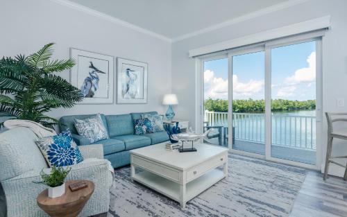Manatee Suite 1 Funky Fish House at Cape Harbour — 4-Star Luxury Hotel in Cape Coral, United States