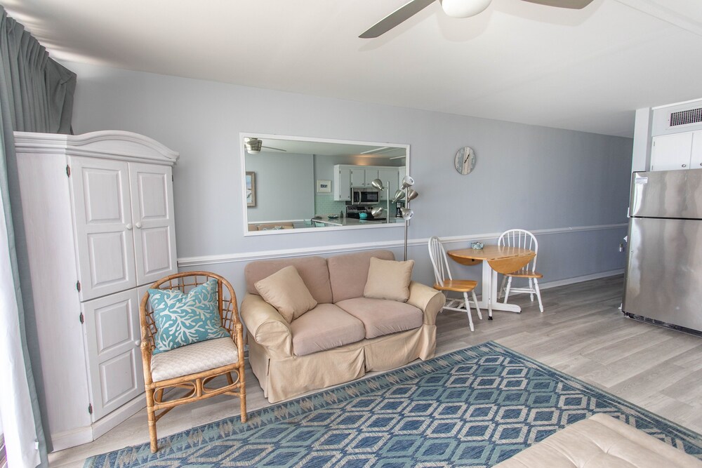 Royal Garden Resort 705 2 Bedroom Condo by RedAwning - photo 23
