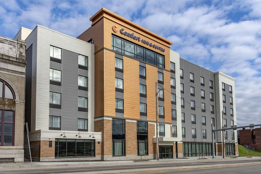 Comfort Inn & Suites Pittsburgh Northshore in Pittsburgh, United States