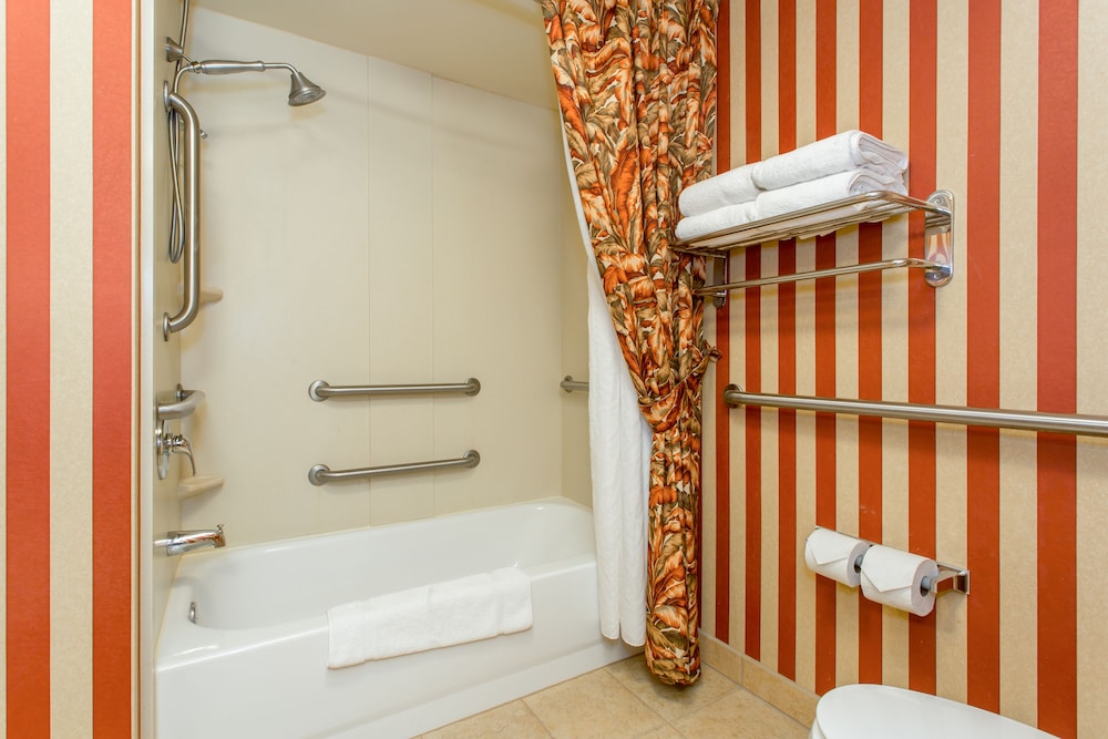Holiday Inn Express & Suites Bloomington by IHG - photo 21