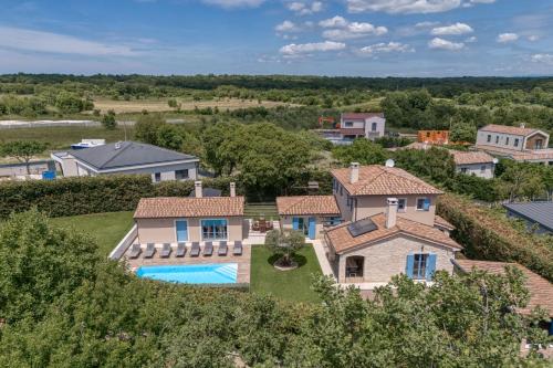 Villa Milo Mali Vareski With Pool — 4-Star Luxury Hotel in Marcana, Croatia