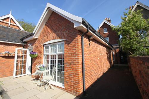 The Bungalow and Studio Apartments — 4-Star Luxury Hotel in Lytham St Annes, United Kingdom