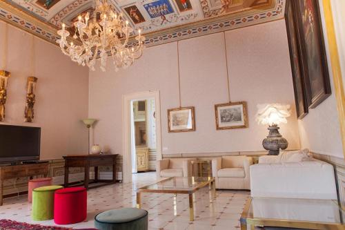 MarcheAmore Stanze della Contessa Luxury Flat with private courtyard — 4-Star Luxury Hotel in Fermo, Italy
