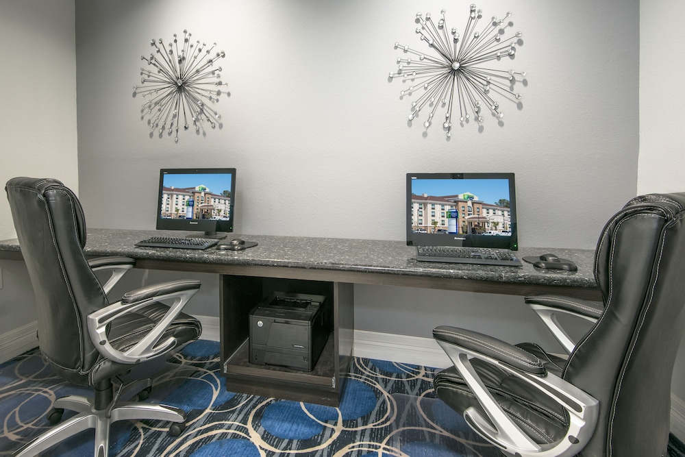Holiday Inn Express & Suites Houston North IAH Area by IHG - photo 30