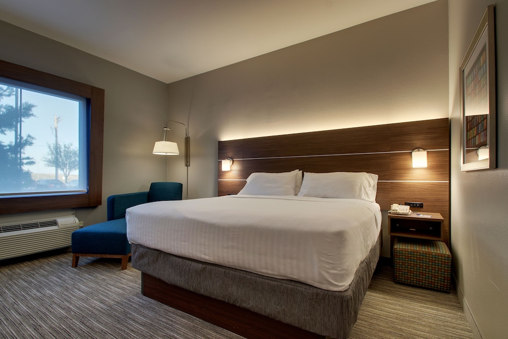 Holiday Inn Express Hotel & Suites Vernon College Area by IHG - photo 17