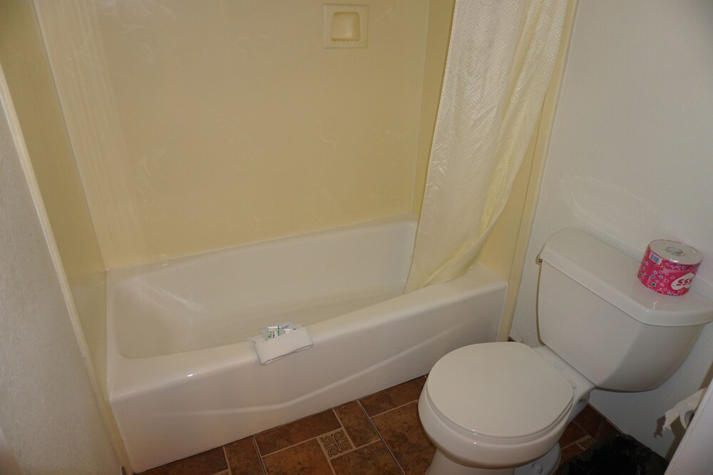 Hollywood Inn Express South - photo 26