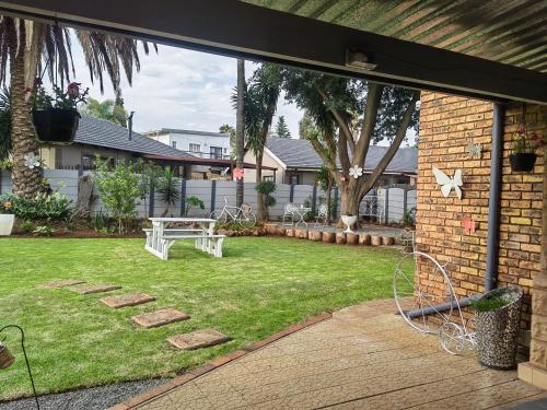 Zhantique Guest House 2 Unit 6 — 4-Star Luxury Hotel in Boksburg, South Africa