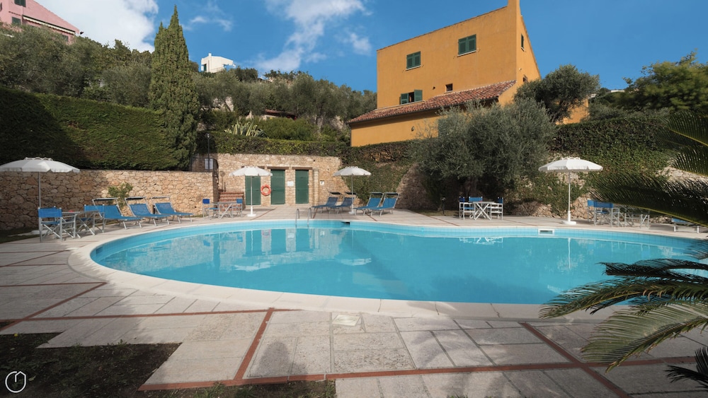 Italianway Il Borgo apartments — 4-Star Luxury Hotel in Finale Ligure, Italy
