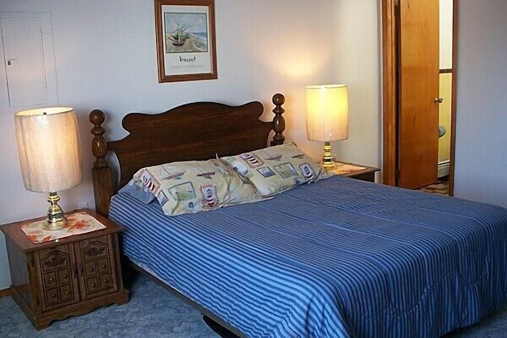 Aquarius Arms Motel - photo 2