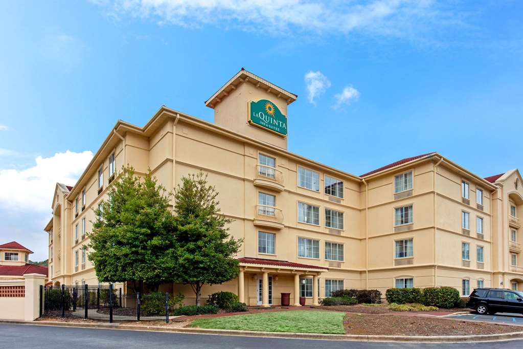 La Quinta Inn & Suites by Wyndham Birmingham Hoover - photo 2