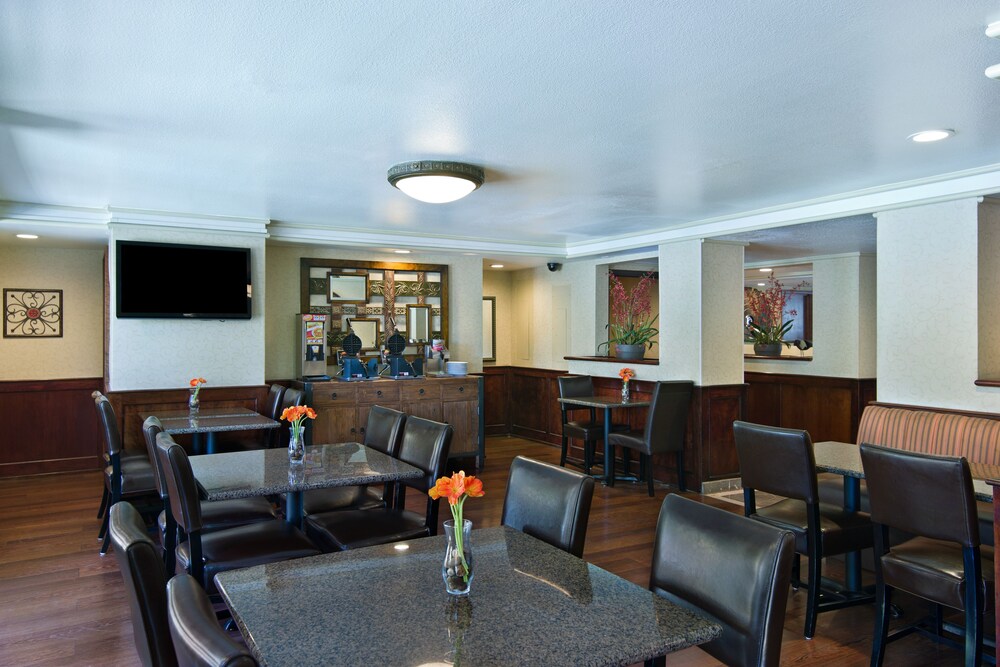 Oxnard Inn Lancaster - photo 39