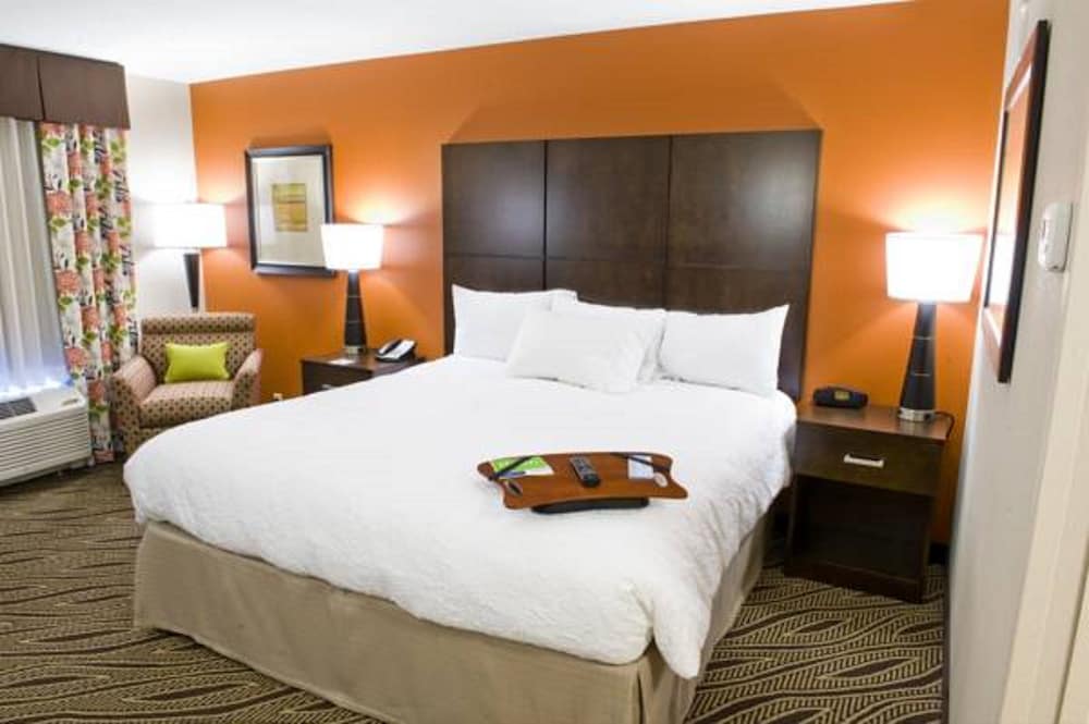 Hampton Inn Evansville Airport - photo 8